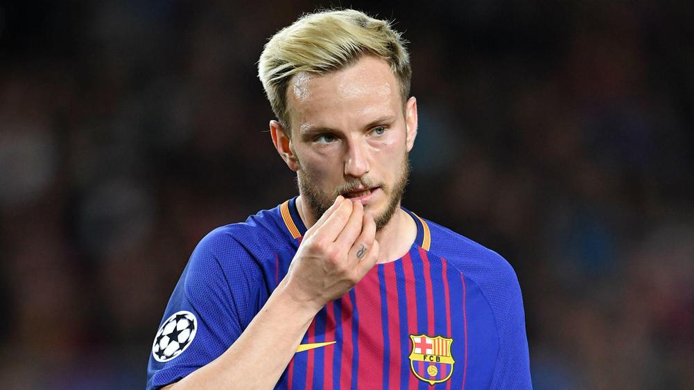 Manchester United have revived their interest in Barcelona midfielder
