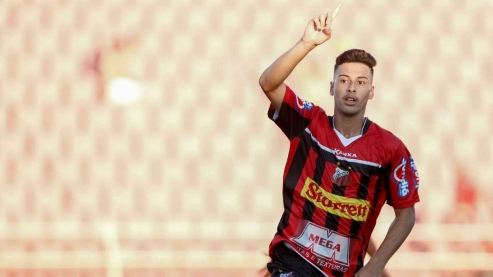 Arsenal complete £6m deal for Brazilian teenager Martinelli