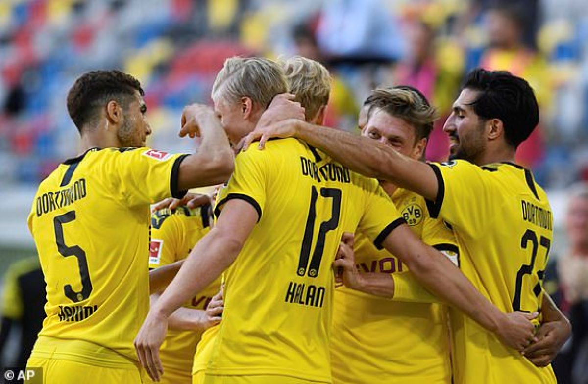 Erling Haaland scored a dramatic late win goal for Borussia Dortmund to keep their title hopes alive