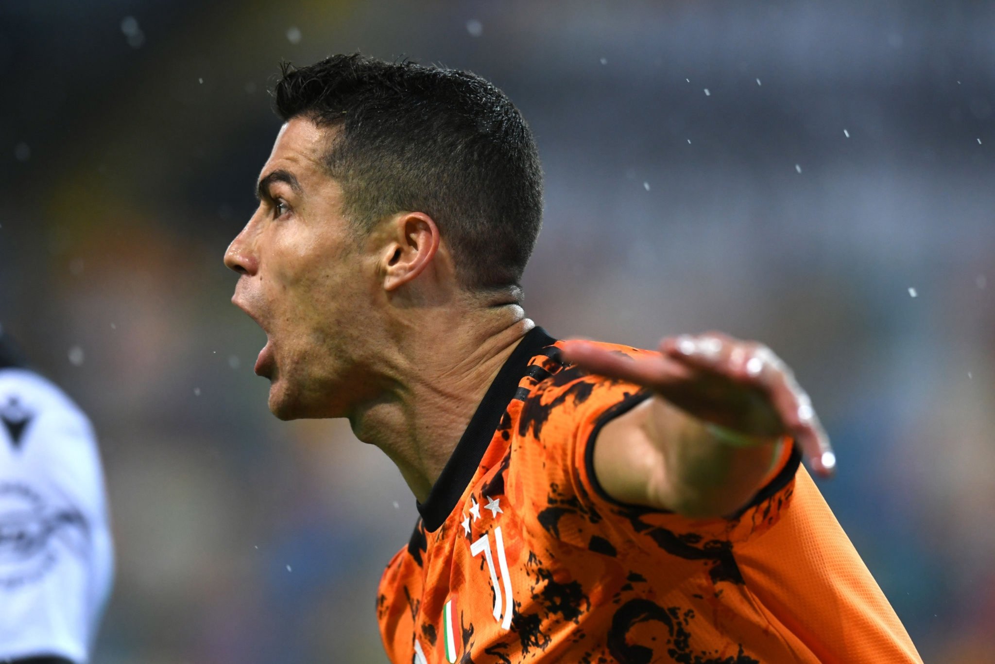 Cristiano Ronaldo shines as Juventus reignite top-four hopes