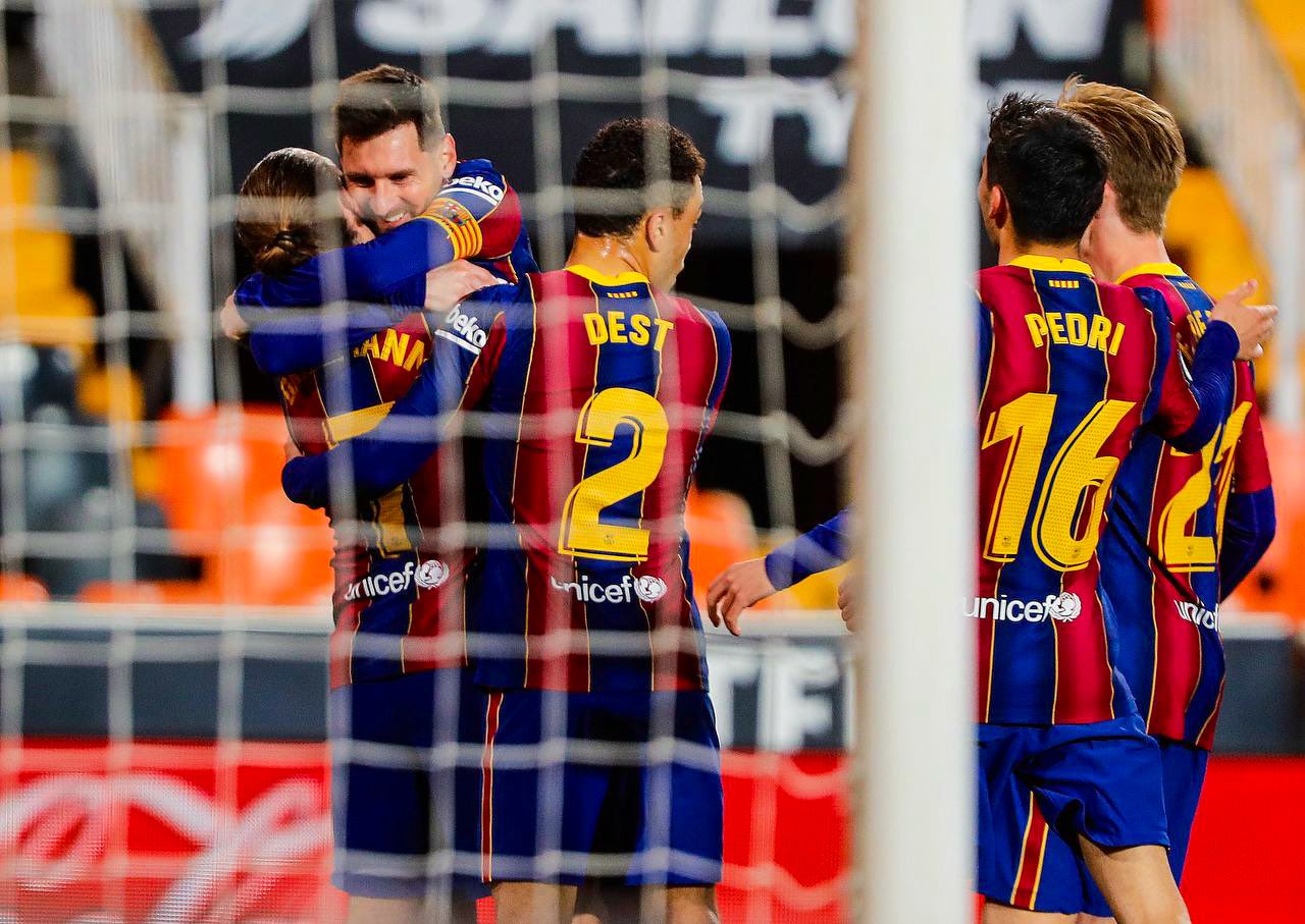 Barcelona come from behind to win 3-2 and keep their LaLiga title hopes alive