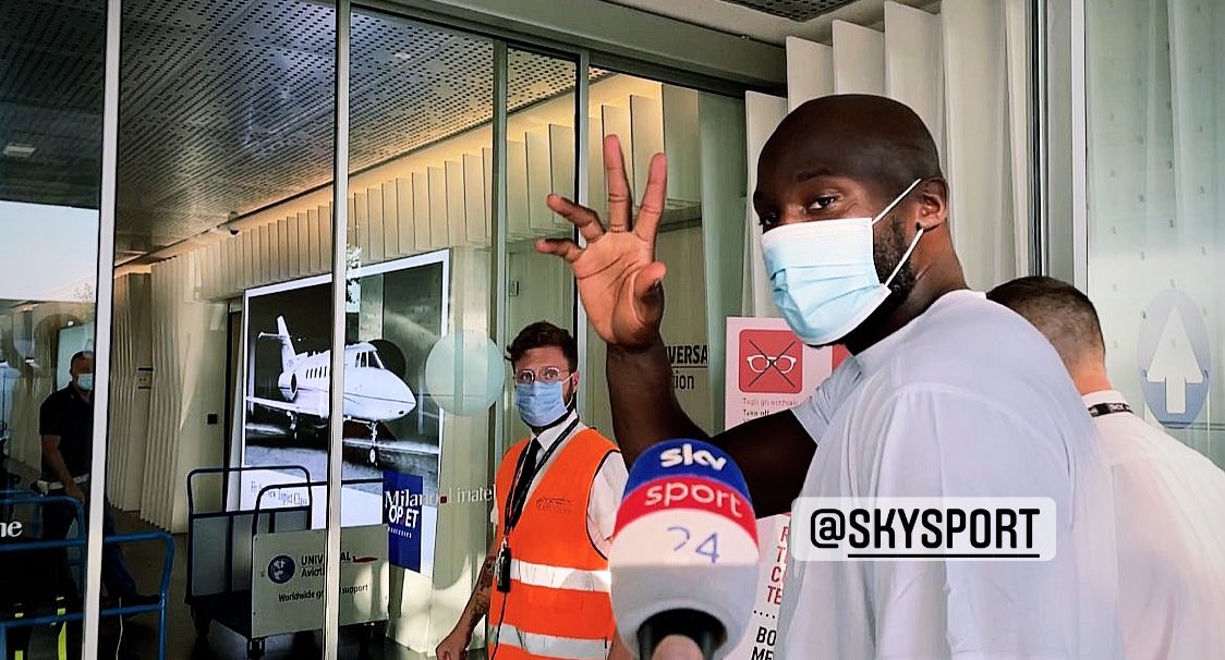 Romelu Lukaku filmed entering a Milan airport ahead of his proposed move to Chelsea.