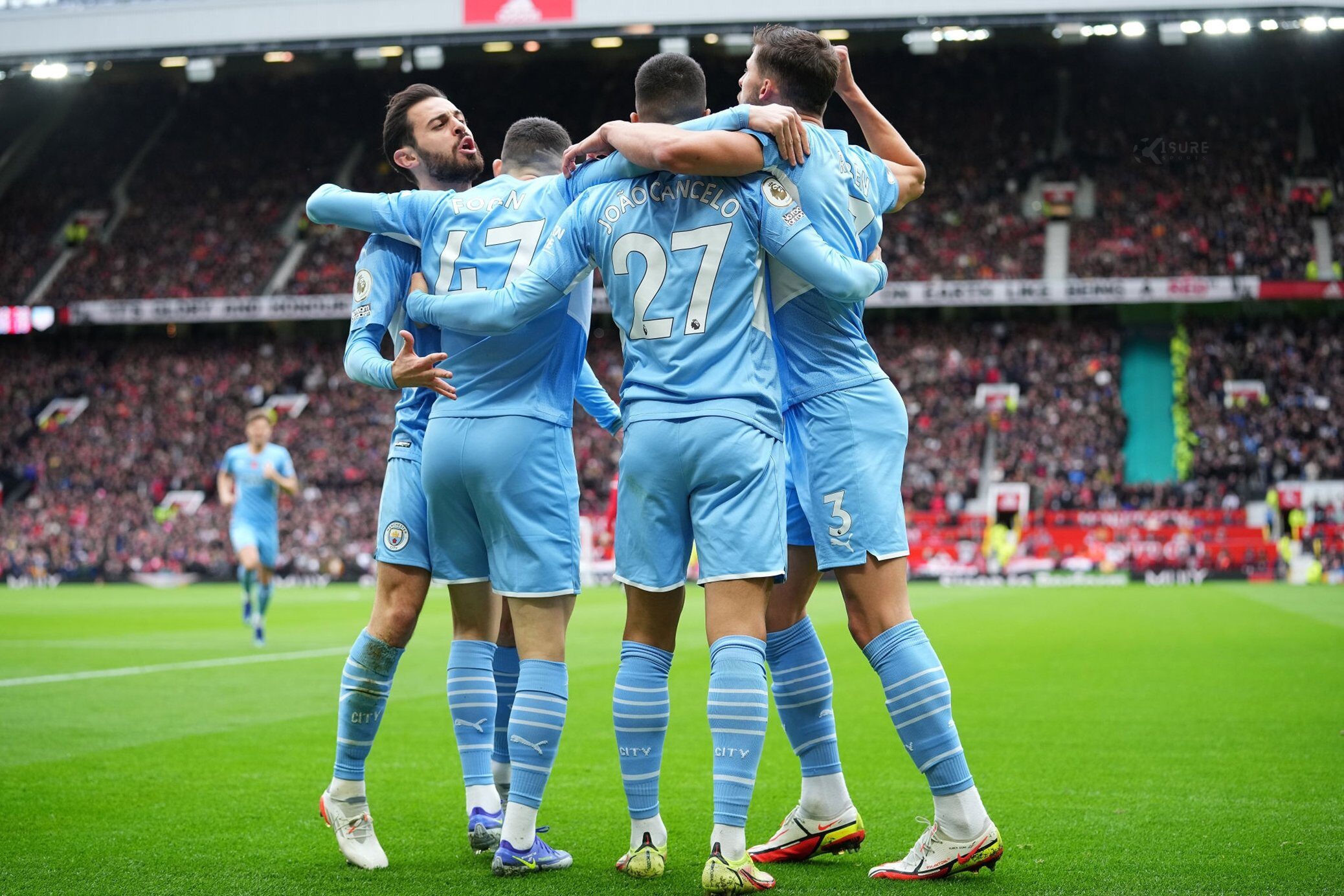 United suffers 2-0 defeat against rival Manchester City