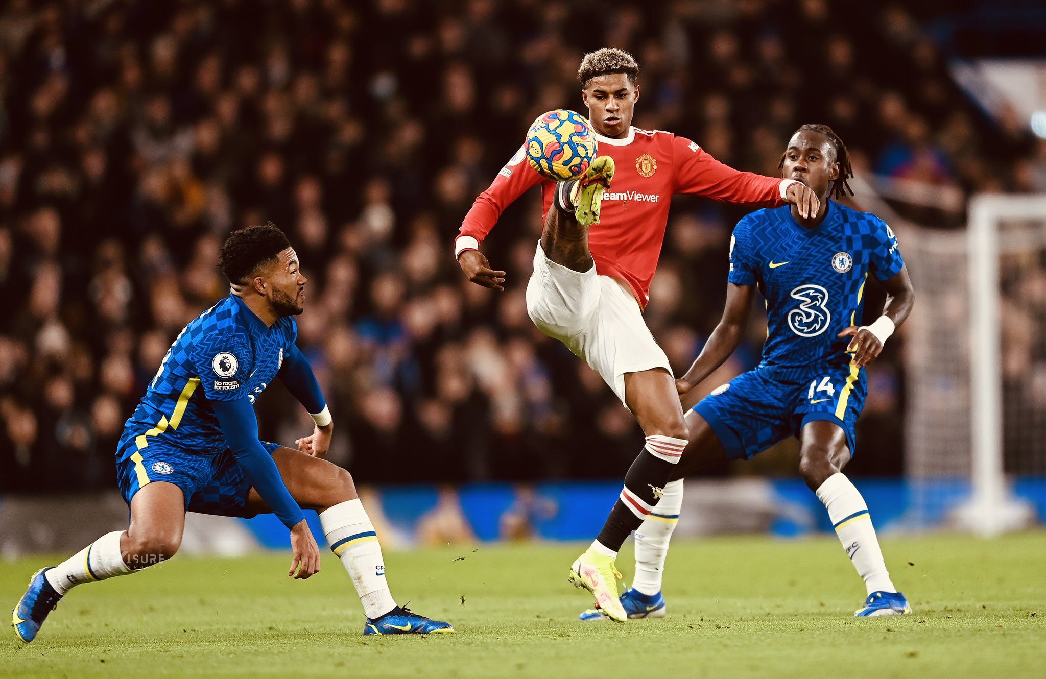 Jorginho penalty earns Blues a point in a dissapointing battle against Man United