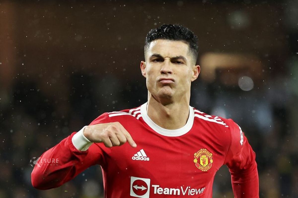 Cristiano Ronaldo scores winning penalty against Norwich City