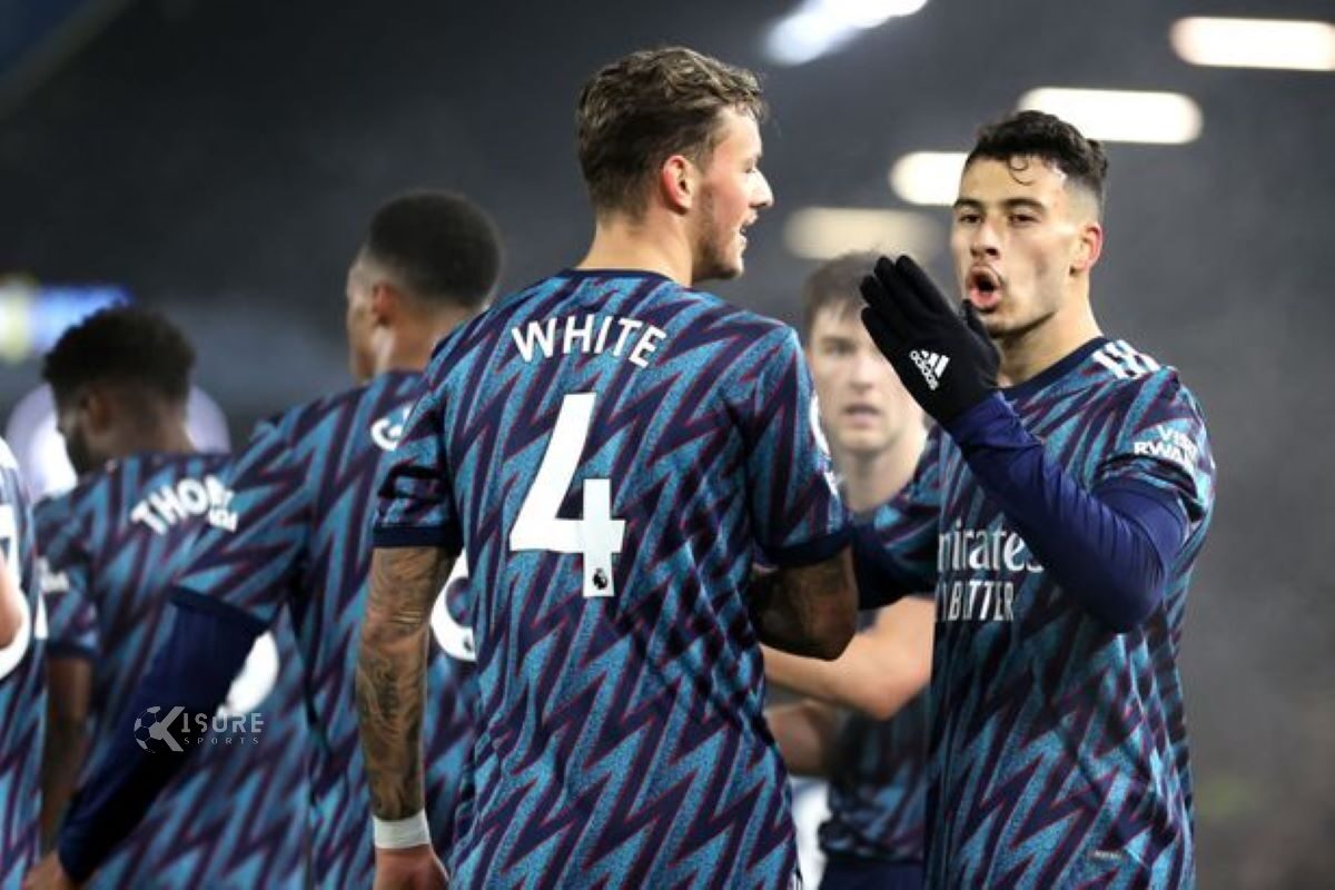 Arsenal chalk up a third straight Premier League win with a classy 4-1 victory at injury-hit Leeds