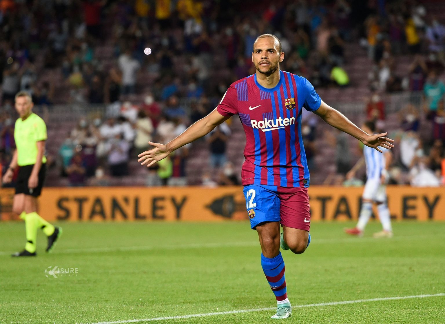 Discarded Barcelona player asks for salary increase to sign for La Liga club