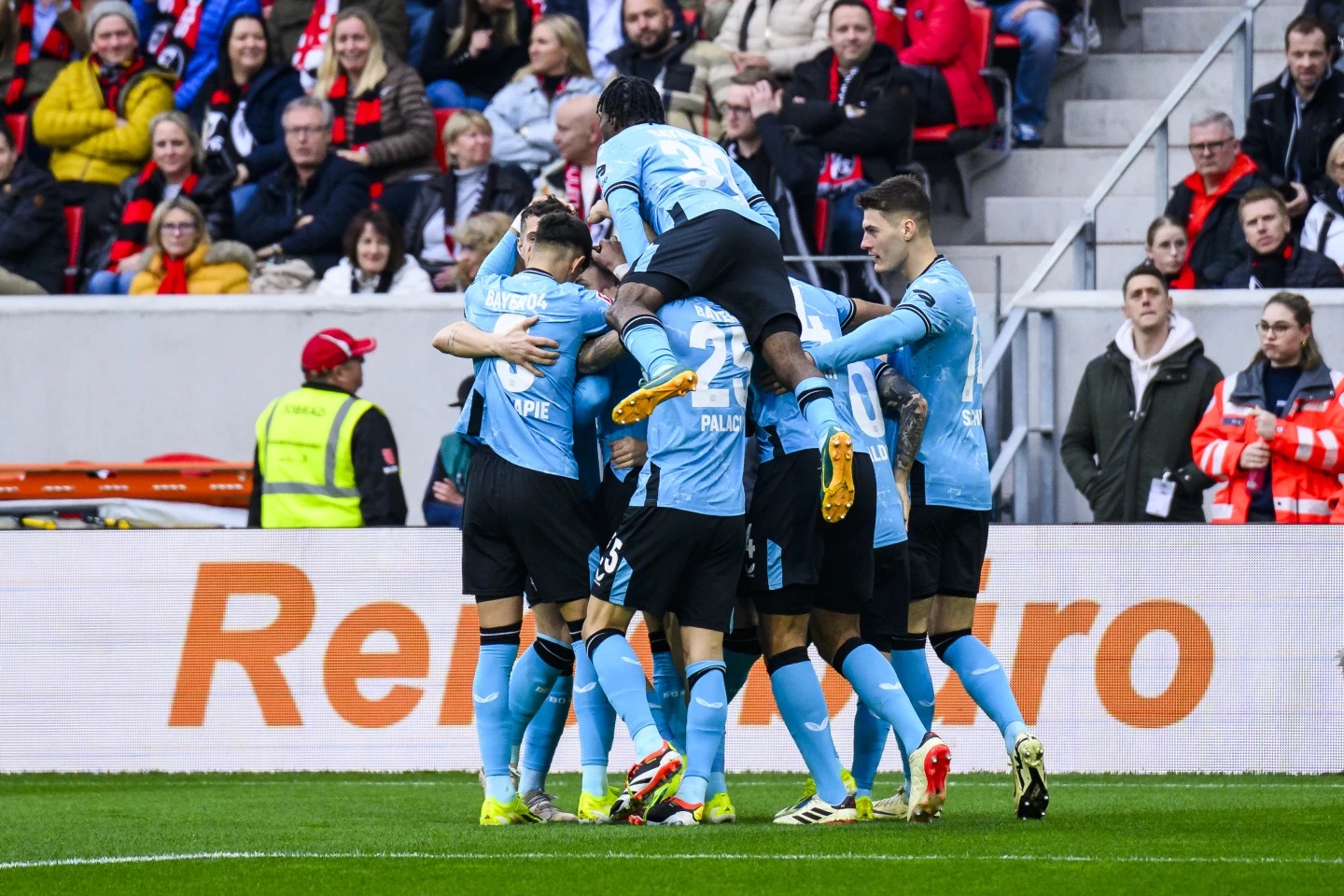 Alonso's Leverkusen Edges Past Freiburg, Extending Lead Over Bayern