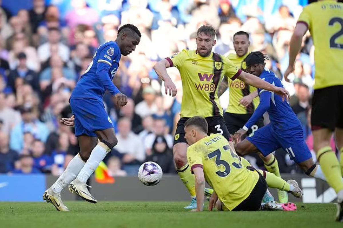 Chelsea held to a 2-2 draw by 10-Man Burnley