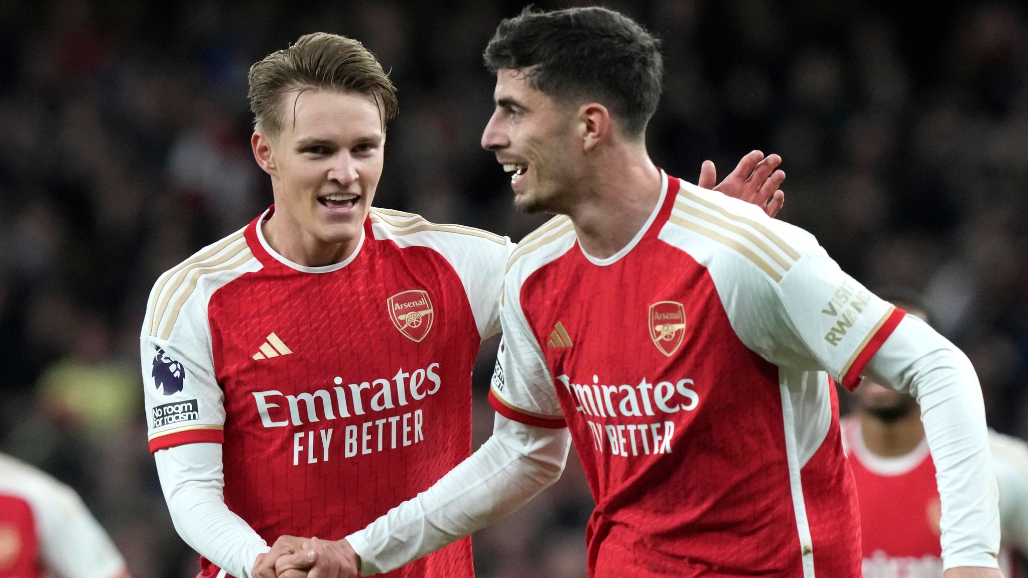 Gunners Regain Top Spot with 2-0 Win Against Luton