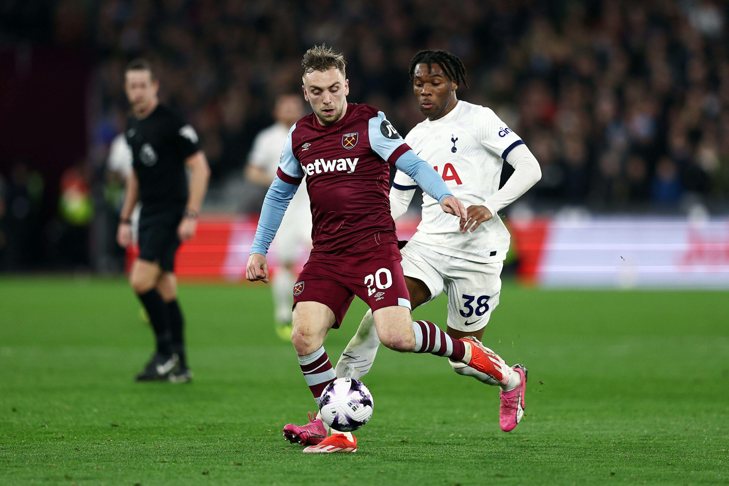 Newcastle-Everton Ends in 1-1 Draw; Spurs' Top 4 Hopes Diminished in Derby