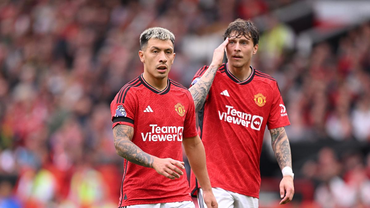 Lisandro Martínez and Victor Lindelöf Face Month-Long Absences Due to Muscle Issues