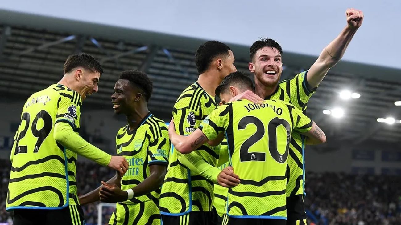 Arsenal return to Premier League summit with win over Brighton