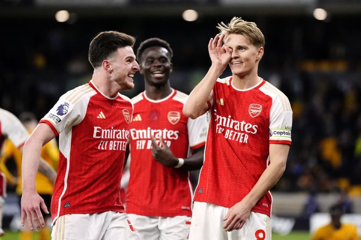 Trossard, Odegaard Goals Propel Arsenal to Premier League Summit