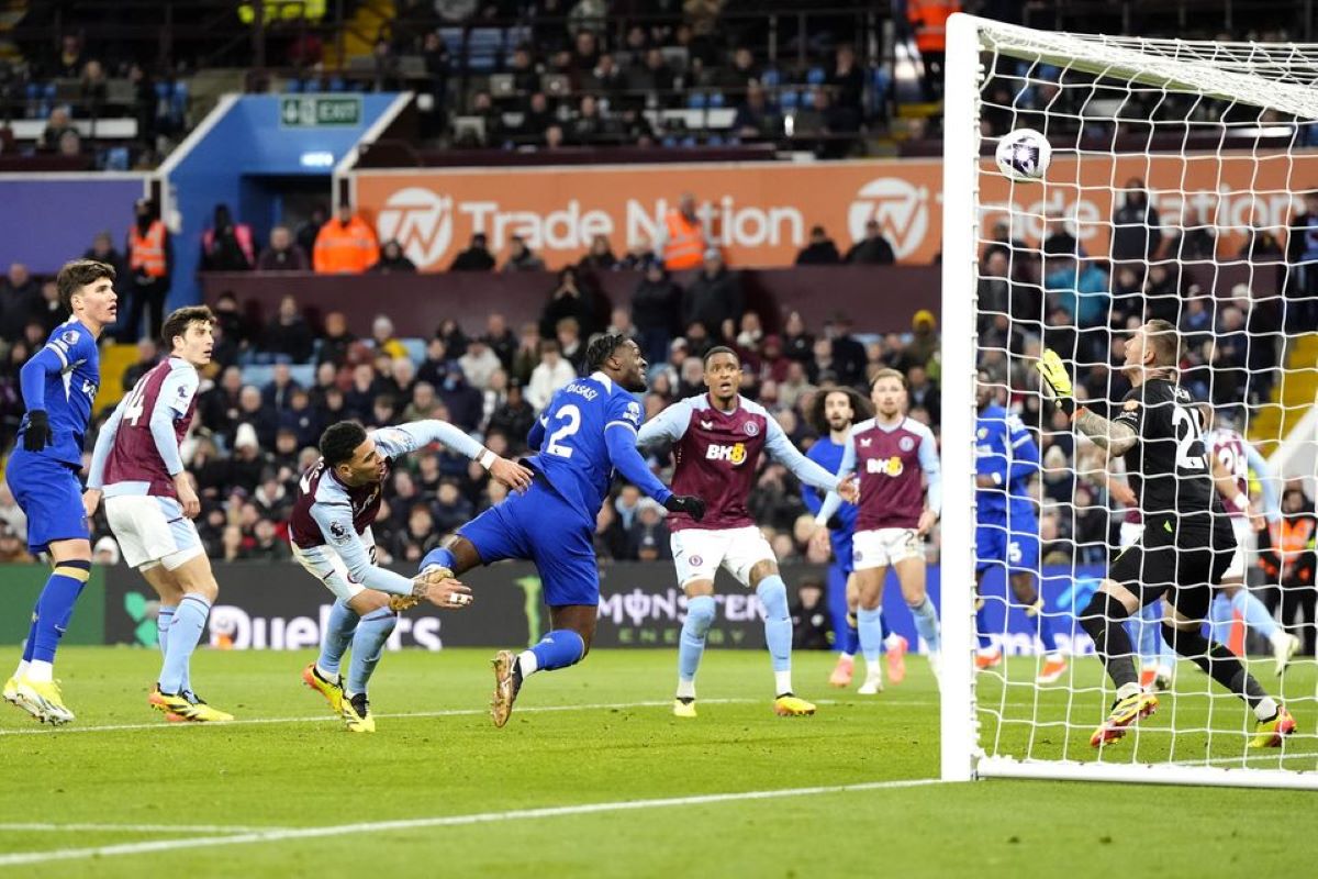 VAR denies Chelsea comeback with Disasi's ruled-out goal