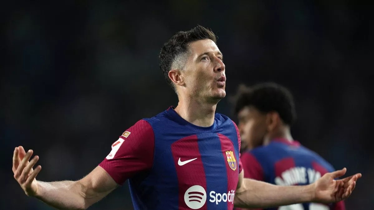 Lewandowski's Stylish Celebration Amid Barcelona Transfer Confirmation
