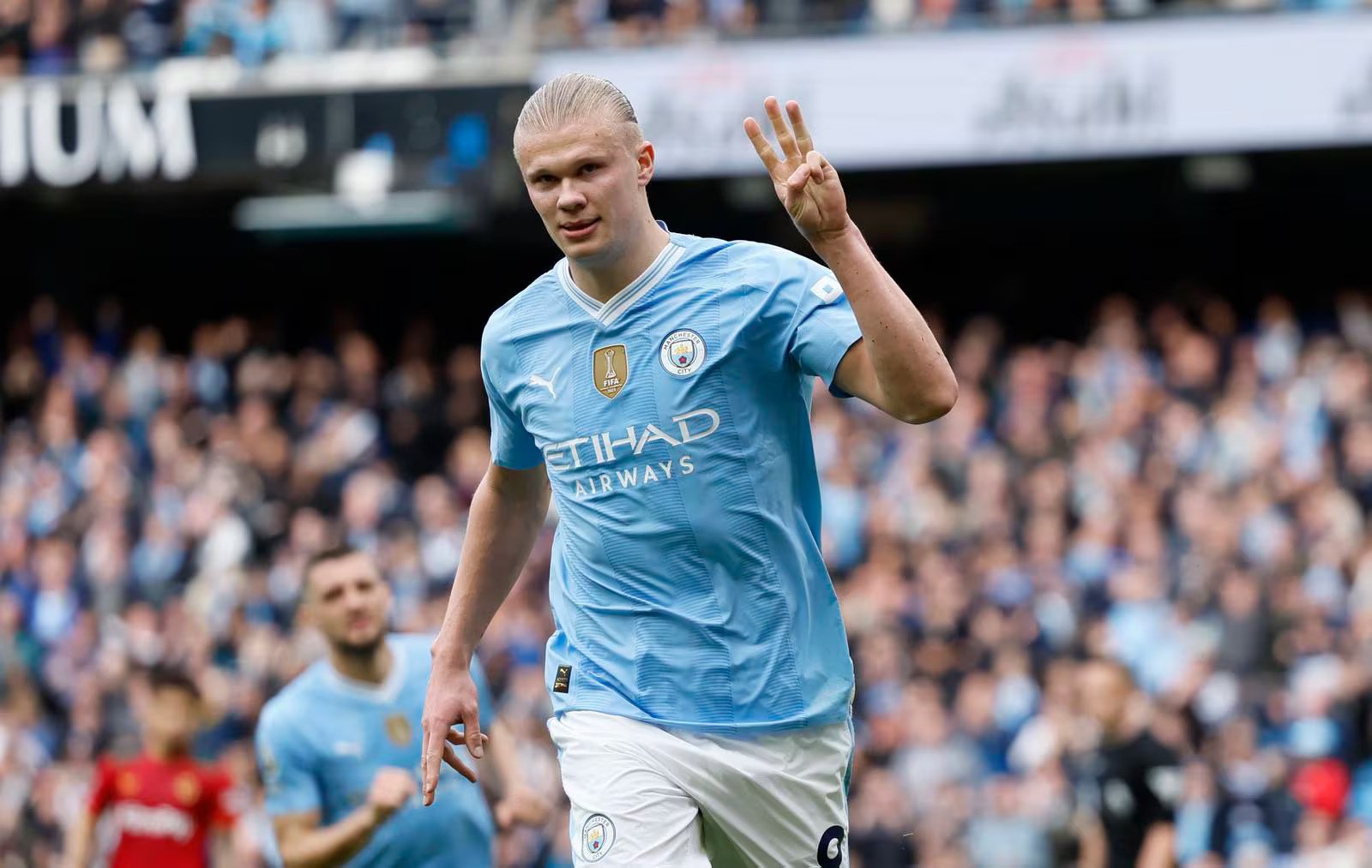 Erling Haaland Nets Quadruple as Manchester City Keep Pace with Arsenal
