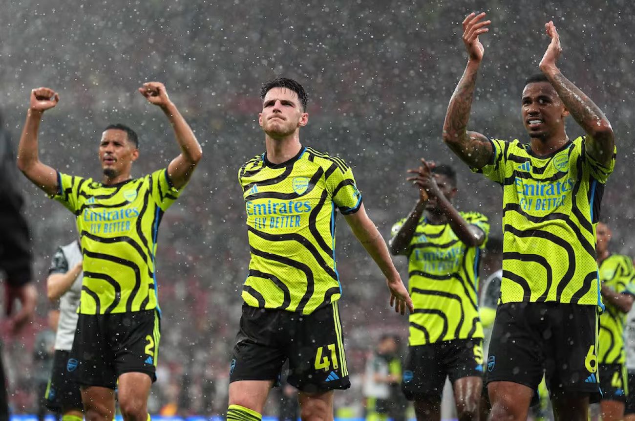 Arsenal defeat Man United intensifying Premier League title race.