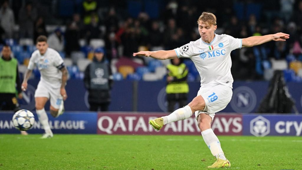 Napoli Grind, Then Shine, As Mctominay Leads A Crucial 2–0 Win Over Qarabag