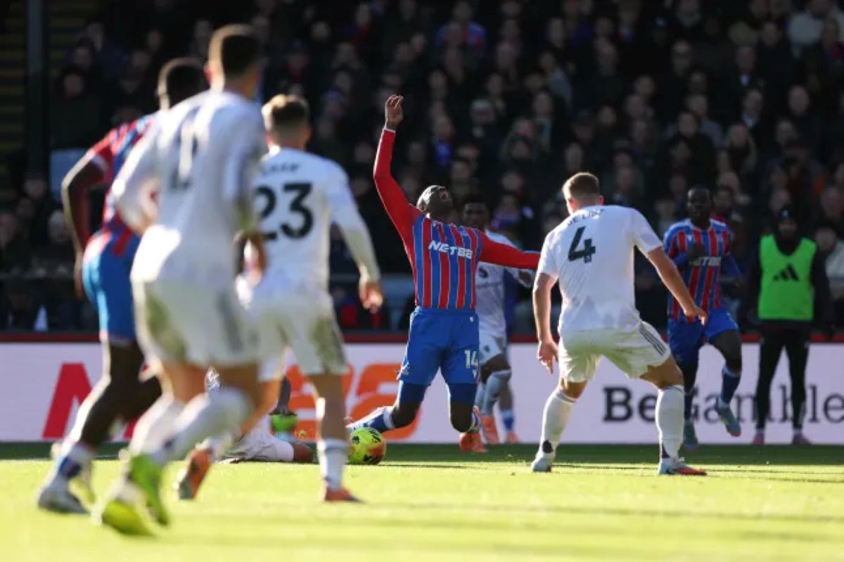 Manchester United Fight Back to Stun Palace and Climb into the Top Six