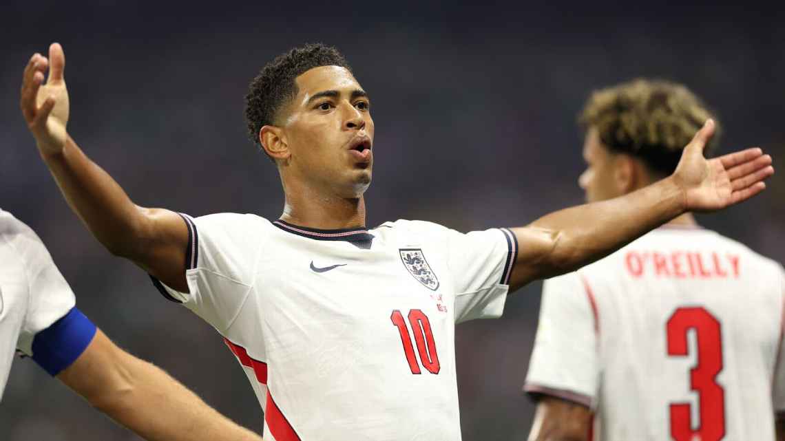Ten-Man England Edge Mexico In World Cup Thriller