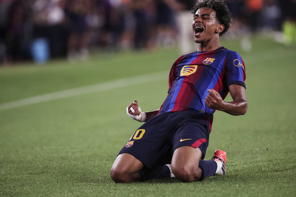 Raphinha, Yamal Fire Barcelona Past Rayo in Seven-Goal Thriller