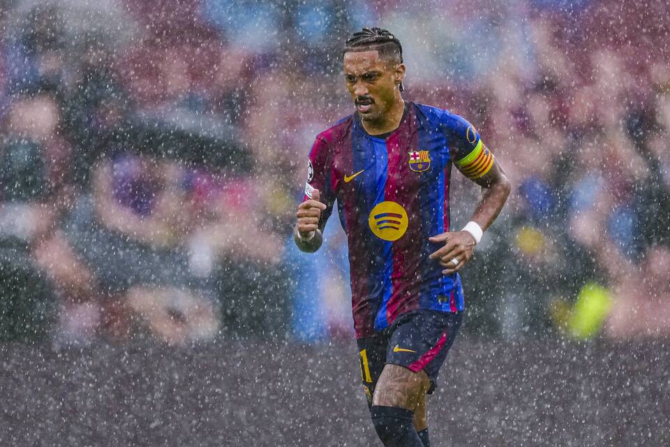 Raphinha Brace Powers Barcelona Past Feyenoord in Champions League Opener