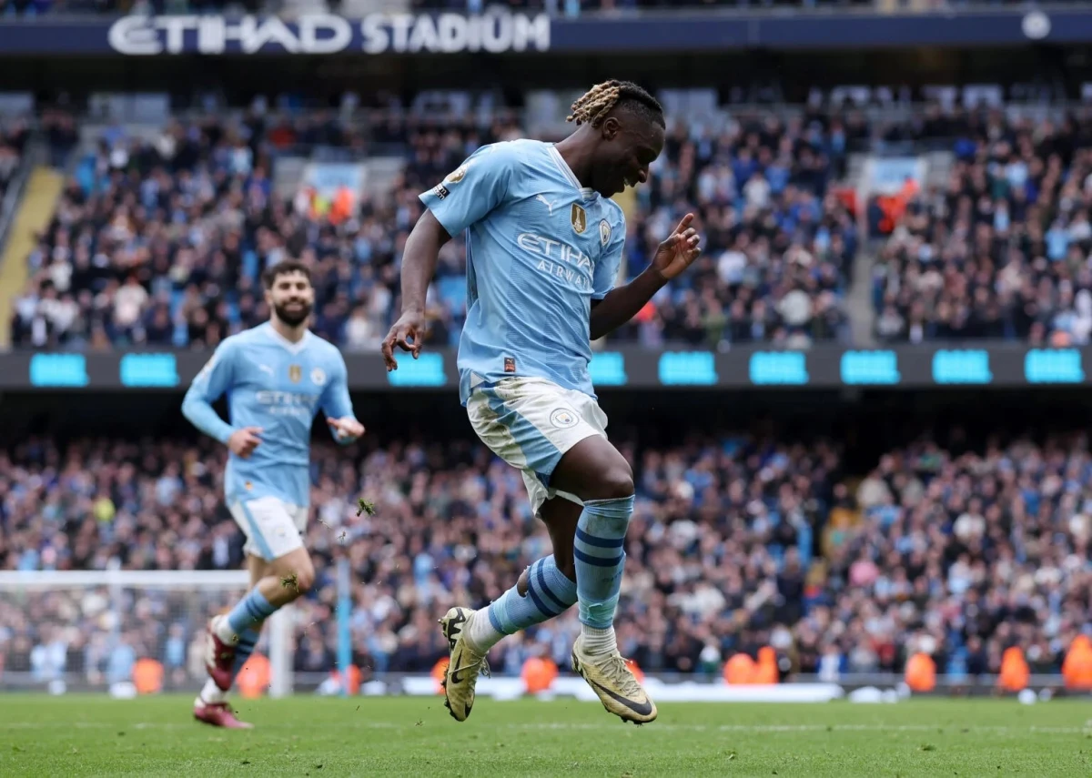Manchester City Maintain Pressure with 5-1 Win Over Luton Town