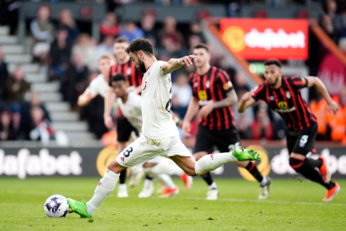 Manchester United narrowly secured a 2-2 draw at Vitality Stadium