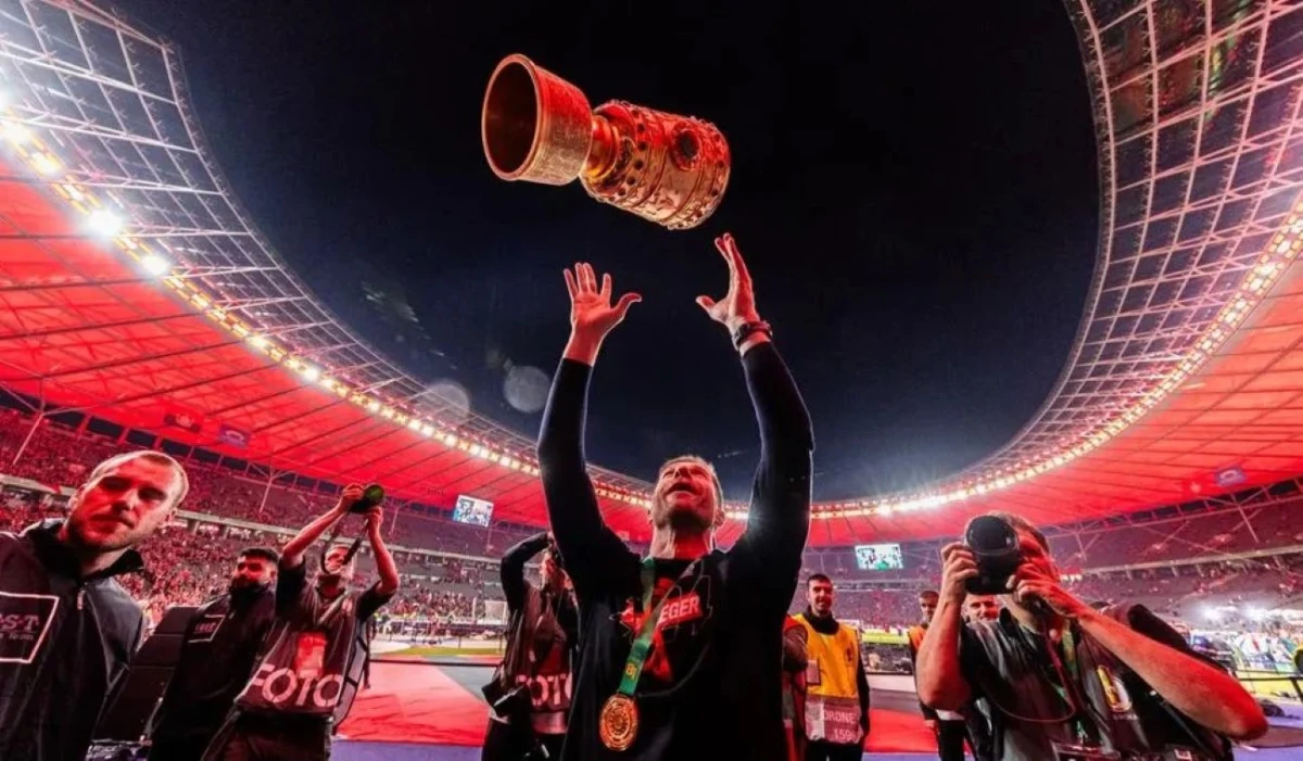 Leverkusen Seal Historic Double