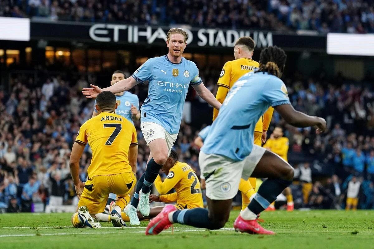De Bruyne Strike Keeps City’s Top-Four Hopes Alive