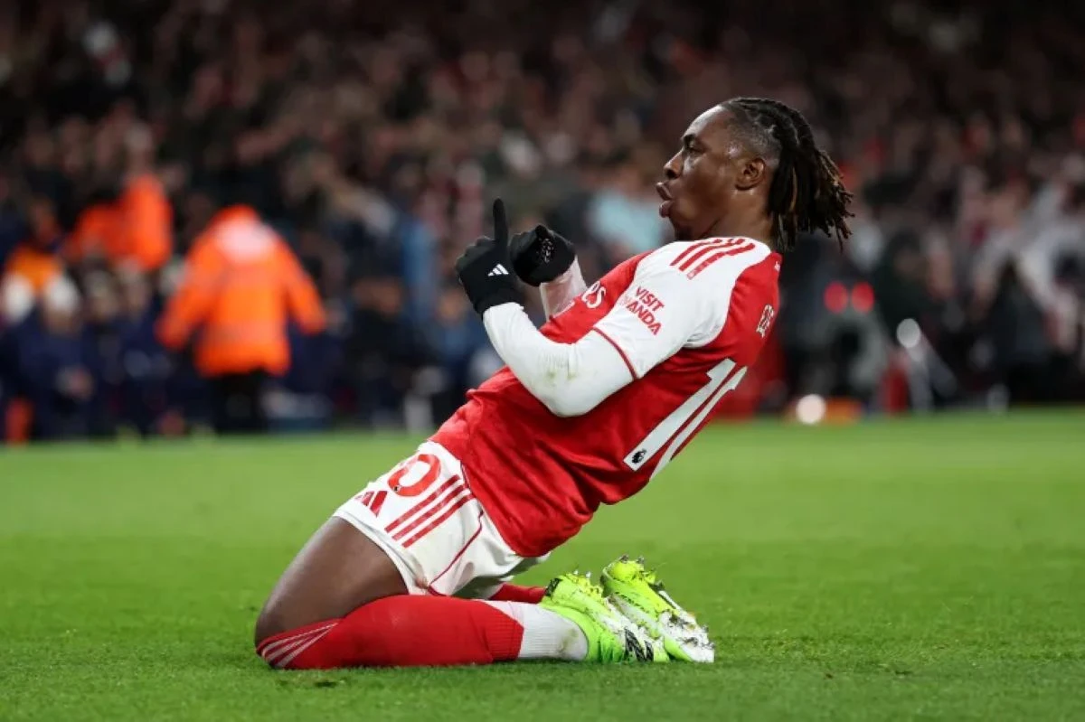 Arsenal Thrash Spurs as Aston Villa Rally Past Leeds
