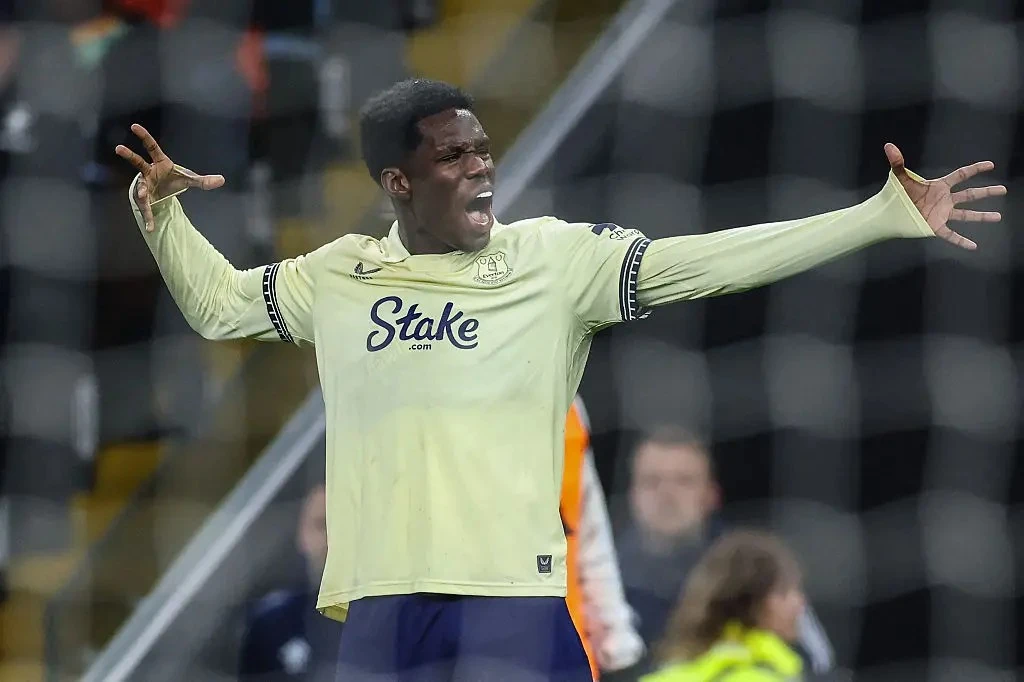 Everton Shock Villa Park to End Aston Villa Home Run