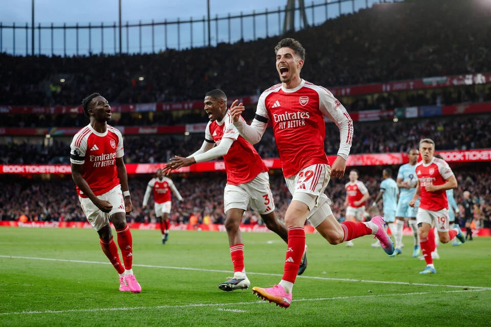 Arsenal Edge Burnley To Move One Step From Premier League Glory