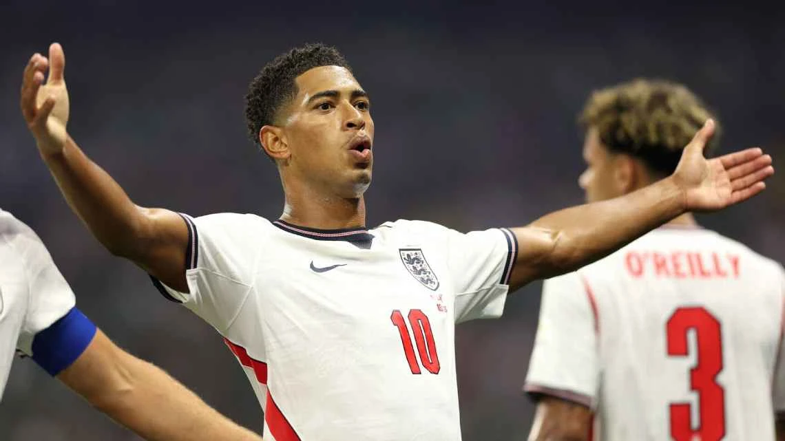 Ten-Man England Edge Mexico In World Cup Thriller