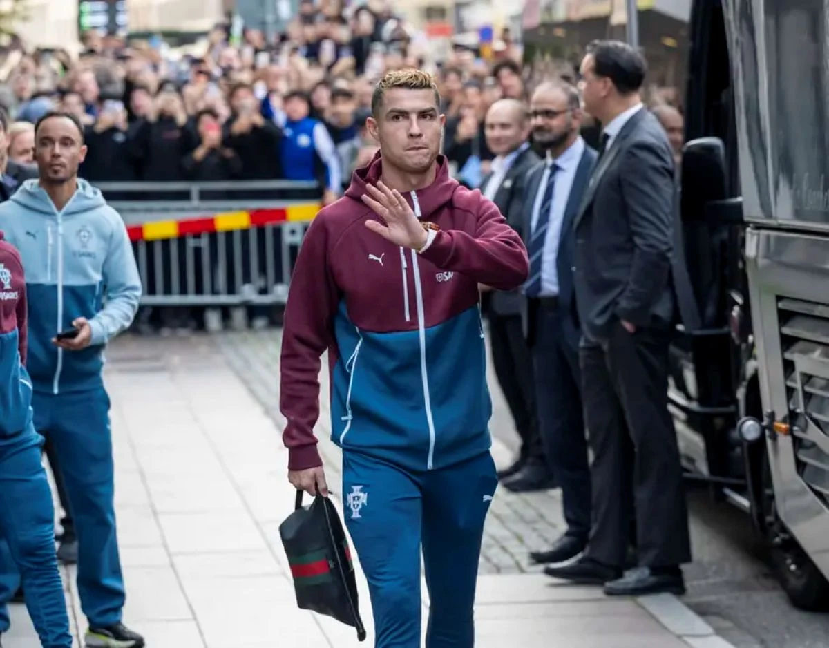 Cristiano Ronaldo Leaves Portugal Camp as International Future Hangs in Balance