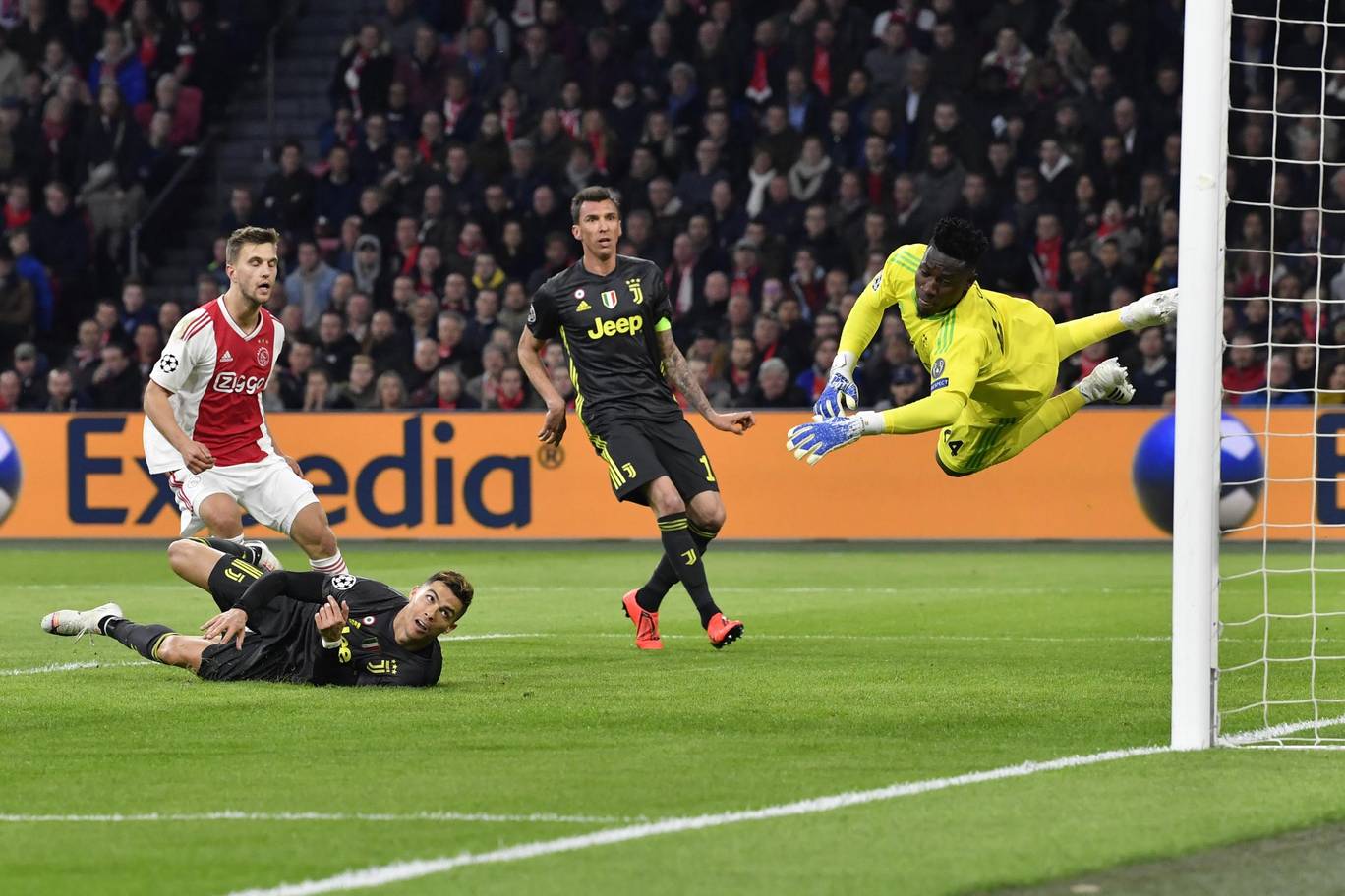 Ajax 1-1 Juventus: David Neres solo goal cancels out Cristiano Ronaldo header in Champions League quarter-final | UEFA Champions League