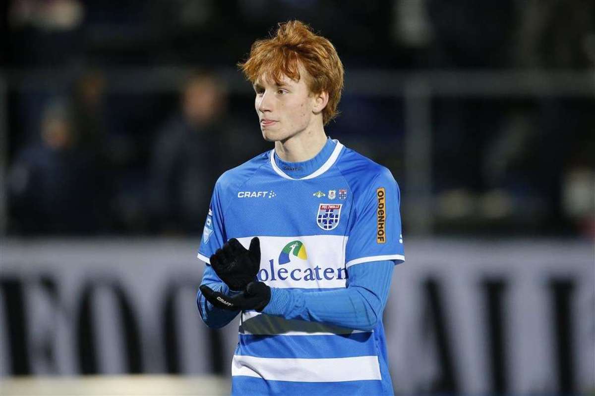 Liverpool complete £1.3m signing of Van den Berg from PEC Zwolle | Transfer News