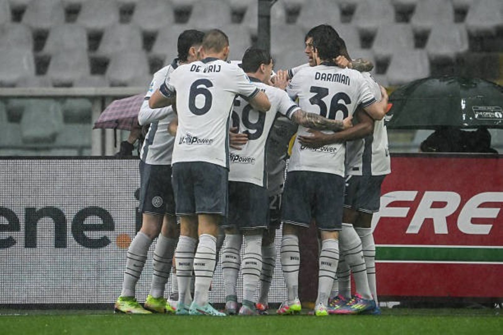 Inter Weather The Storm To Down Torino And Go Level With Napoli